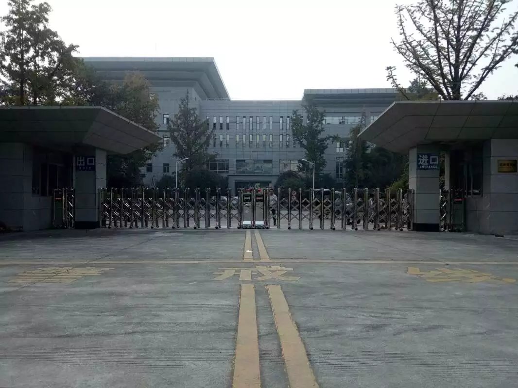 泉州泉州四川消防总队伸缩门